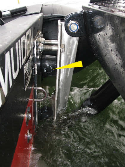 Strukturdämpfer im Einsatz am Service-Boot: Wellenschlag wird abgesoftet