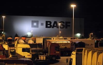 Wirtschaft + Unternehmen: BASF steigt in den Markt für kristallines AH-Salz ein