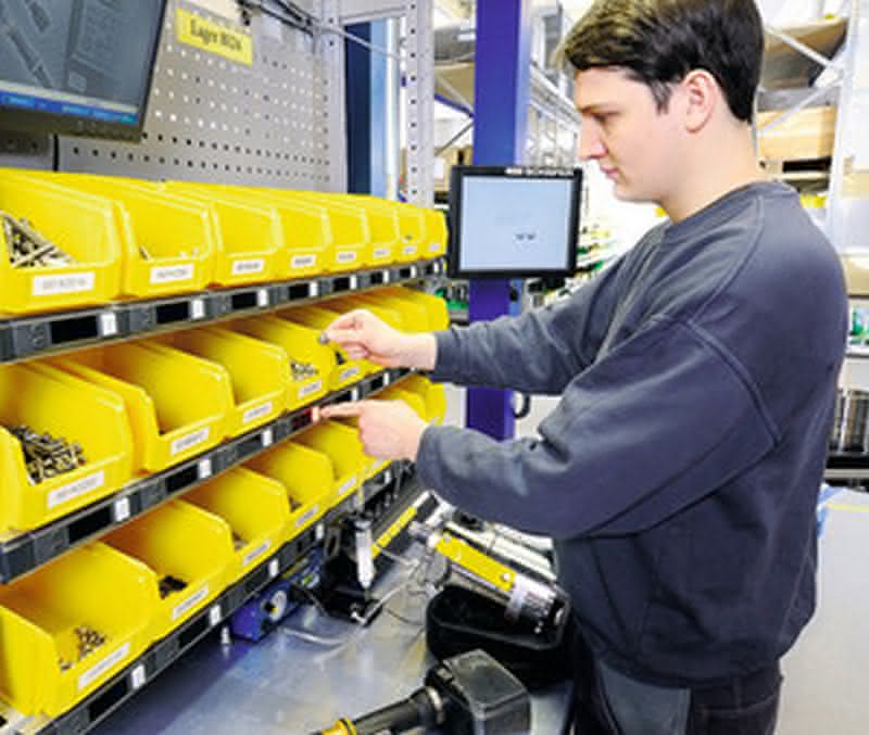 Wirtschaft + Unternehmen: Schritt auf Schritt