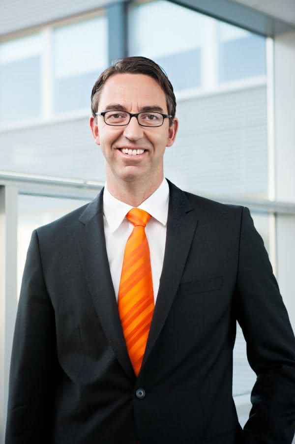 Wirtschaft + Unternehmen: Daimler sucht sich Kuka als strategischen Partner Wirtschaft + Unternehmen: Daimler sucht sich Kuka als strategischen Partner