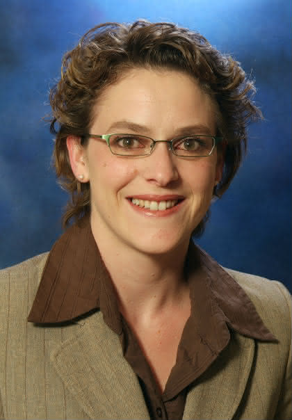 News: Wir sind alle aus Sternenstaub: Kernphysikerin Kerstin Sonnabend erforscht seltene Asche-Teilchen aus Supernovae