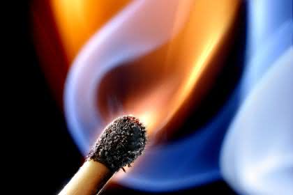 Material- und Werkstoffprüfung: Dem Brandstifter auf der Spur