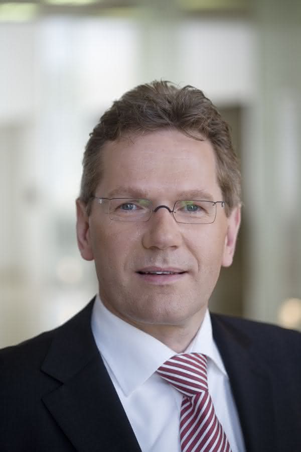 Wirtschaft + Unternehmen: RWE-Schneider neuer VDE-Präsident