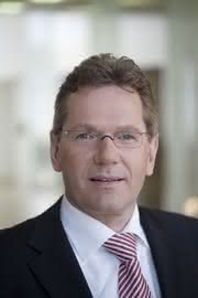 Wirtschaft + Unternehmen: RWE-Schneider neuer VDE-Präsident Wirtschaft + Unternehmen: RWE-Schneider neuer VDE-Präsident