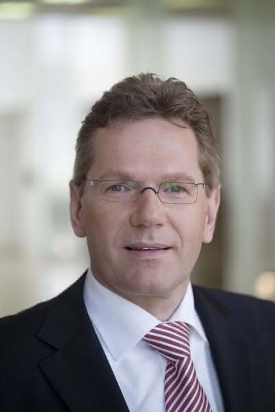 Wirtschaft + Unternehmen: Dr. Joachim Schneider ist neuer VDE-Präsident Wirtschaft + Unternehmen: Dr. Joachim Schneider ist neuer VDE-Präsident