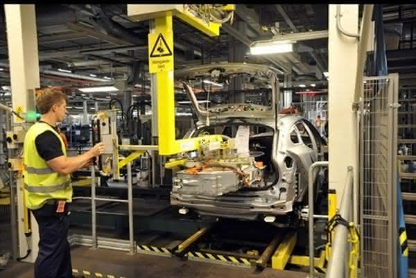 Wirtschaft + Unternehmen: Volvo startet 1000 mit Diesel-Hybriden – aber demnächst auch mehr Wirtschaft + Unternehmen: Volvo startet 1000 mit Diesel-Hybriden – aber demnächst auch mehr
