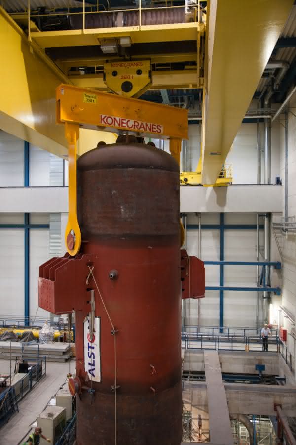 Fördertechnik: 200 Tonnen 35 Meter gehoben Fördertechnik: 200 Tonnen 35 Meter gehoben