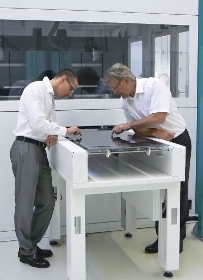 Wirtschaft + Unternehmen: Manz: Durchbruch bei der Solarstrom-Produktion Wirtschaft + Unternehmen: Manz: Durchbruch bei der Solarstrom-Produktion