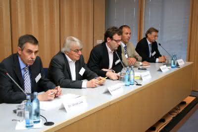 Wirtschaft + Unternehmen: VDMA Ost und SolarInput: Neue Strategien sind gefragt Wirtschaft + Unternehmen: VDMA Ost und SolarInput: Neue Strategien sind gefragt