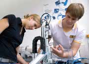 Wirtschaft + Unternehmen: Siemens bietet mehr Lehrstellen