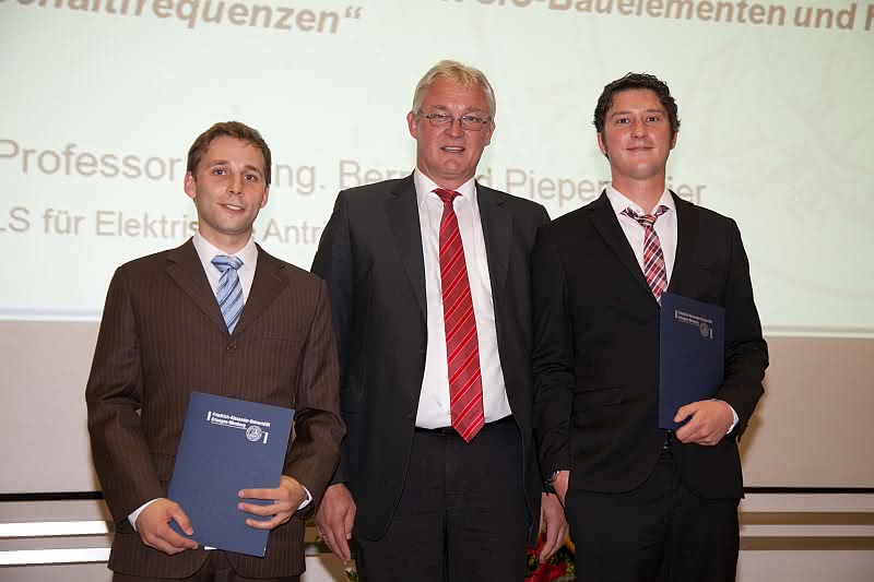 Wirtschaft + Unternehmen: Baumüller ehrt Studierende der Region