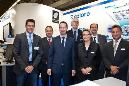 News: Hessischer Wirtschaftsministers am HORIBA-Stand auf der ACHEMA