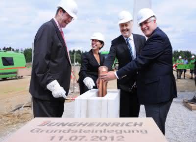 Wirtschaft + Unternehmen: Grundsteinlegung für neues Jungheinrich-Werk