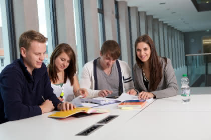 Wirtschaft + Unternehmen: Studiengang: Industrial Virtual Engineering am Hochschulcampus Tuttlingen Wirtschaft + Unternehmen: Studiengang: Industrial Virtual Engineering am Hochschulcampus Tuttlingen