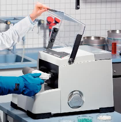 CryoMill: Probenvorbereitung von PET-Preforms