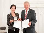 Kirsten Hirschmann erhielt Wirtschaftsmedaille: Kirsten Hirschmann erhielt Wirtschaftsmedaille