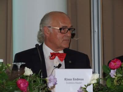 Wirtschaft + Unternehmen: Endress + Hauser übertrifft Erwartungen