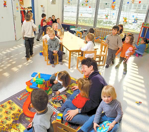Wirtschaft + Unternehmen: Maxon feiert seinen Kindergarten