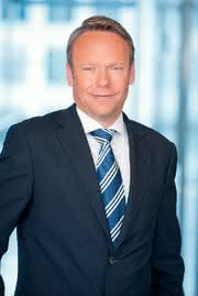 Wirtschaft + Unternehmen: „Halb so teuer“