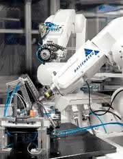 MRK + Cobots: Zwei Arme prüfen