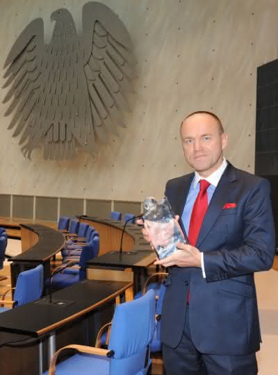 Wirtschaft + Unternehmen: Award-Regen für Juwi Wirtschaft + Unternehmen: Award-Regen für Juwi