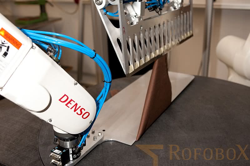 MRK + Cobots: Servietten falten und Pillen packen im Akkord MRK + Cobots: Servietten falten und Pillen packen im Akkord