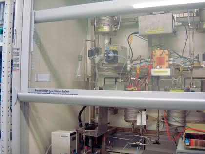 Arbeitsschutz: Sicheres Arbeiten mit Gefahrstoffen im Laborabzug Arbeitsschutz: Sicheres Arbeiten mit Gefahrstoffen im Laborabzug