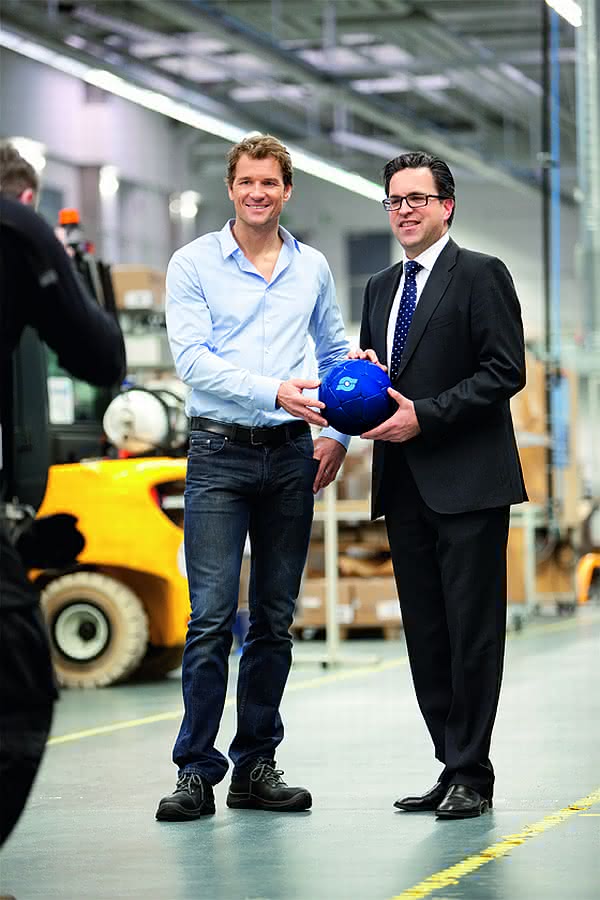 Wirtschaft + Unternehmen: Schunk greift sich Jens Lehmann Wirtschaft + Unternehmen: Schunk greift sich Jens Lehmann