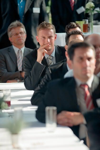 Wirtschaft + Unternehmen: 15 Jahre DiK an der TU Darmstadt Wirtschaft + Unternehmen: 15 Jahre DiK an der TU Darmstadt