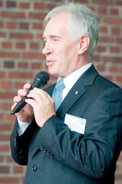 Wirtschaft + Unternehmen: 15 Jahre DiK an der TU Darmstadt Wirtschaft + Unternehmen: 15 Jahre DiK an der TU Darmstadt