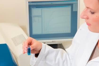 Für Routine und Spezialanwendungen: Vielseitiges Zweistrahlphotometer Für Routine und Spezialanwendungen: Vielseitiges Zweistrahlphotometer