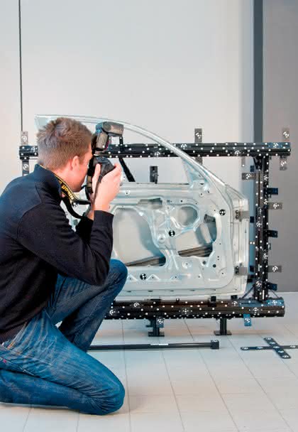 KI + Datenanalyse: 3D-Digitalisierung und photogrammetrische Messung aus einer Hand KI + Datenanalyse: 3D-Digitalisierung und photogrammetrische Messung aus einer Hand
