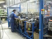 Steuerungstechnik: Mensch und Roboter Hand in Hand
