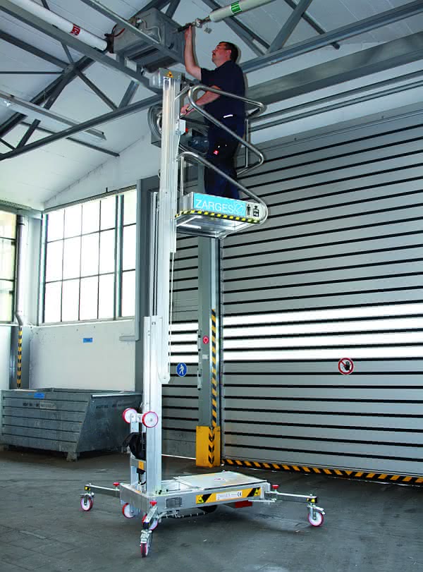 Wirtschaft + Unternehmen: Zarges: Lift im Aufzug Wirtschaft + Unternehmen: Zarges: Lift im Aufzug