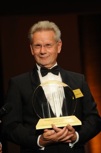 Wirtschaft + Unternehmen: Dr. Manfred Wittenstein ist „9"Entrepreneur des Jahres 2011" Wirtschaft + Unternehmen: Dr. Manfred Wittenstein ist „9"Entrepreneur des Jahres 2011"