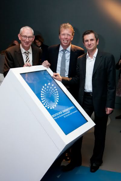 Wirtschaft + Unternehmen: Festo: Bionischer Handling Assistent in "Hall of Fame" aufgenommen Wirtschaft + Unternehmen: Festo: Bionischer Handling Assistent in "Hall of Fame" aufgenommen