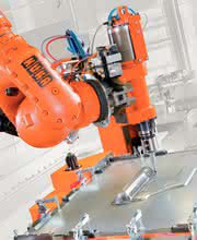 Wirtschaft + Unternehmen: Live-Demo zeigt  spanabhebenden Roboter
