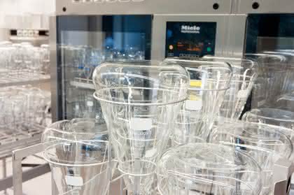 Laborglas-Reinigungs- und Desinfektionsautomaten: Laborglas richtig aufbereiten