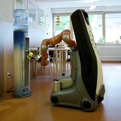 MRK + Cobots: Opa Seibel bekommt noch einen Drink
