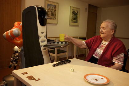 MRK + Cobots: Opa Seibel bekommt noch einen Drink