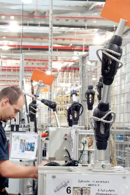 Industrieroboter: Ohne knackende Gelenke Industrieroboter: Ohne knackende Gelenke