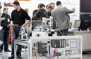 Wirtschaft + Unternehmen: Mechatronic Karlsruhe: Potenziale und Effizienzen Wirtschaft + Unternehmen: Mechatronic Karlsruhe: Potenziale und Effizienzen