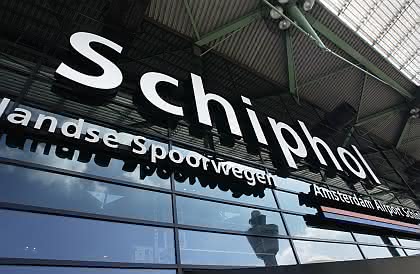 Wirtschaft + Unternehmen: Amsterdam-Schiphol verleiht dem Gepäck Flügel Wirtschaft + Unternehmen: Amsterdam-Schiphol verleiht dem Gepäck Flügel
