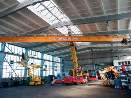 Fördertechnik: Trecker am Haken