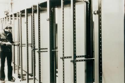 Wirtschaft + Unternehmen: Vom Blechkasten zum System Wirtschaft + Unternehmen: Vom Blechkasten zum System