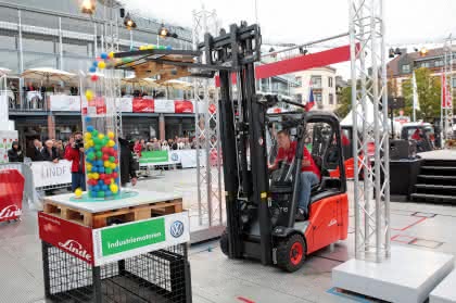 Wirtschaft + Unternehmen: Staplermeisterschaft: Die Sicherheit fährt mit Wirtschaft + Unternehmen: Staplermeisterschaft: Die Sicherheit fährt mit