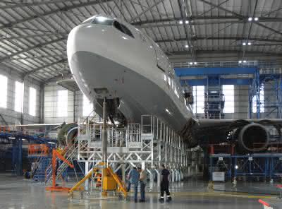 Wirtschaft + Unternehmen: Lufthansa Technik setzt auf Günzburger Steigtechnik