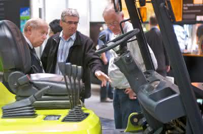 Wirtschaft + Unternehmen: CeMAT: Stapler werden intelligenter und wirtschaftlicher