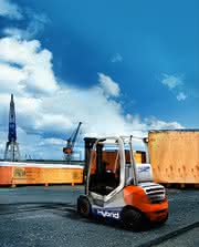 Wirtschaft + Unternehmen: Still: Hybrid geht in Serie