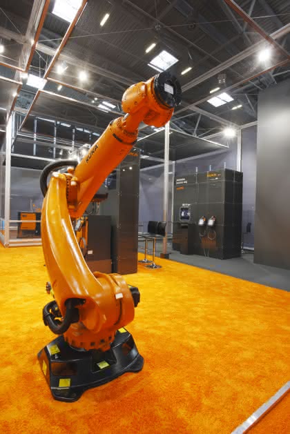 Wirtschaft + Unternehmen: Kuka zeigt neue Generation in Linz